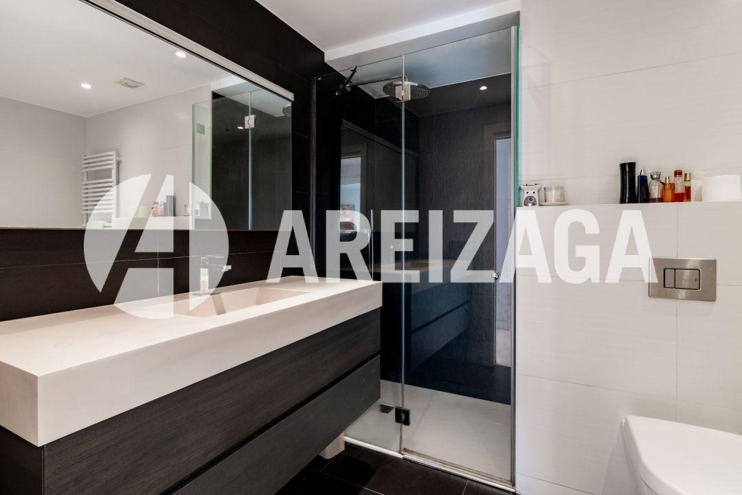 Flat for Sale in San Sebastián