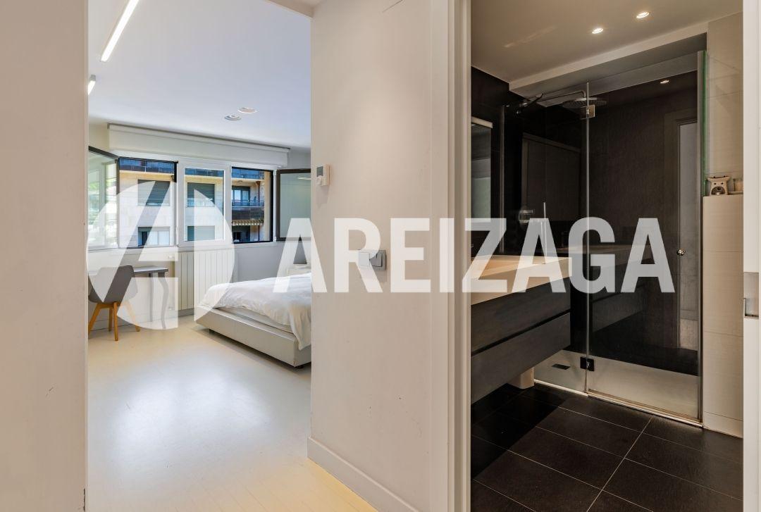 Flat for Sale in San Sebastián