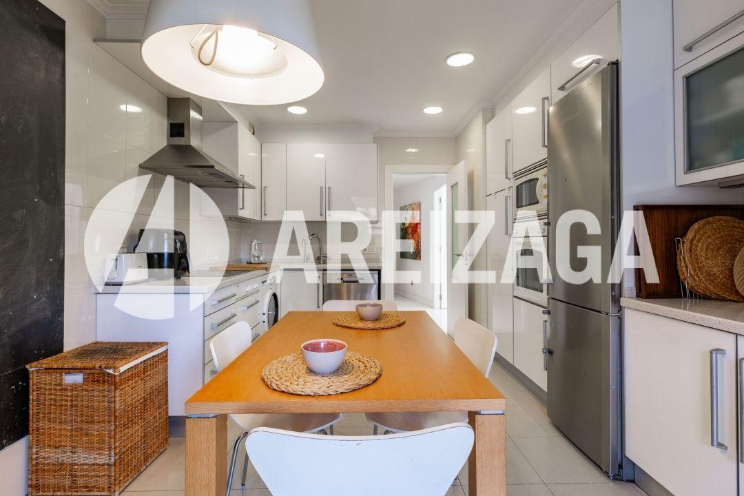 Flat for Sale in San Sebastián