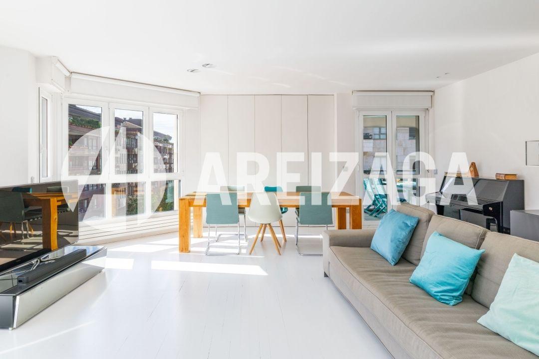Flat for Sale in San Sebastián