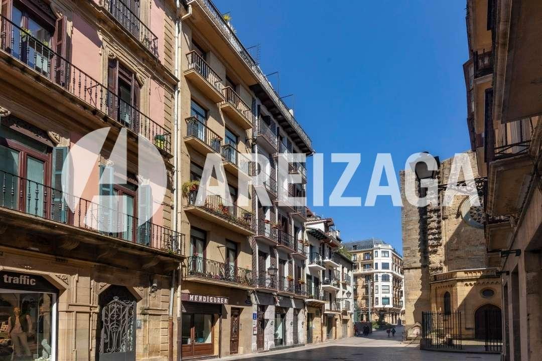 Flat for Sale in San Sebastián