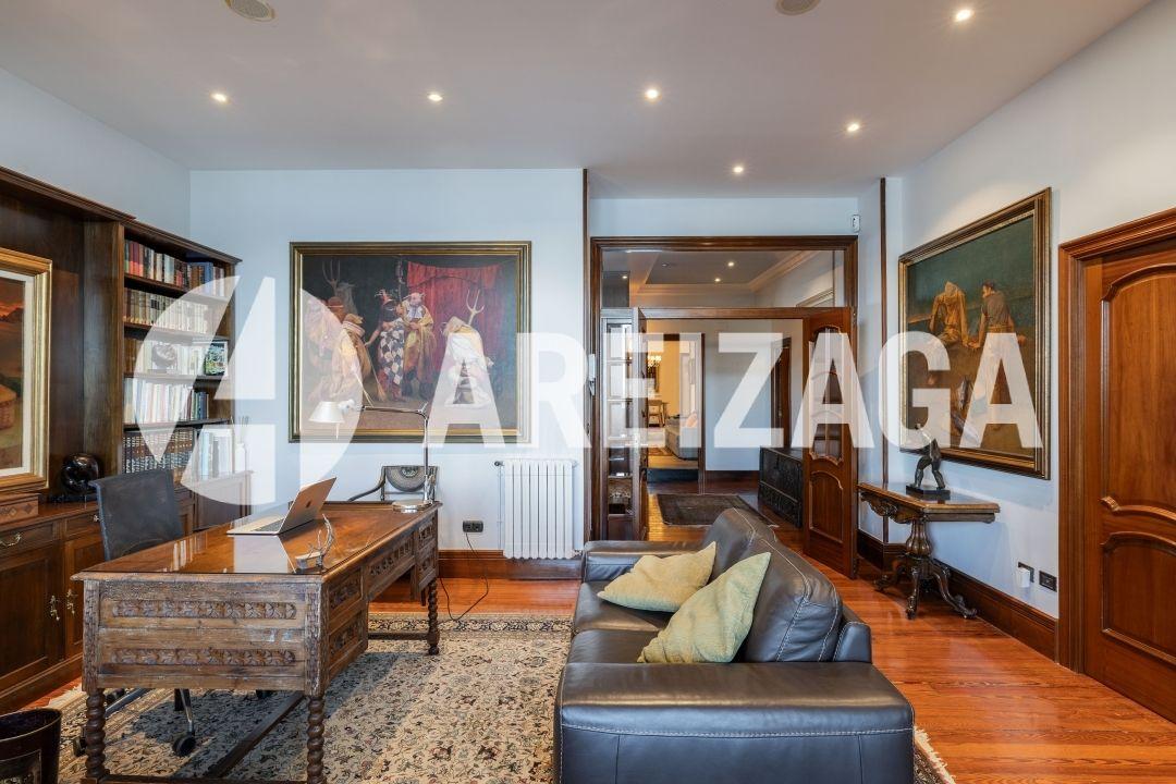 Flat for Sale in San Sebastián