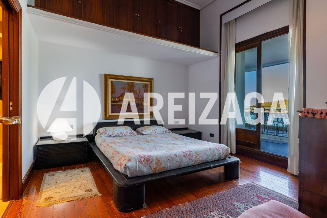 Flat for Sale in San Sebastián