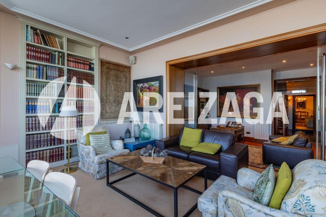 Flat for Sale in San Sebastián