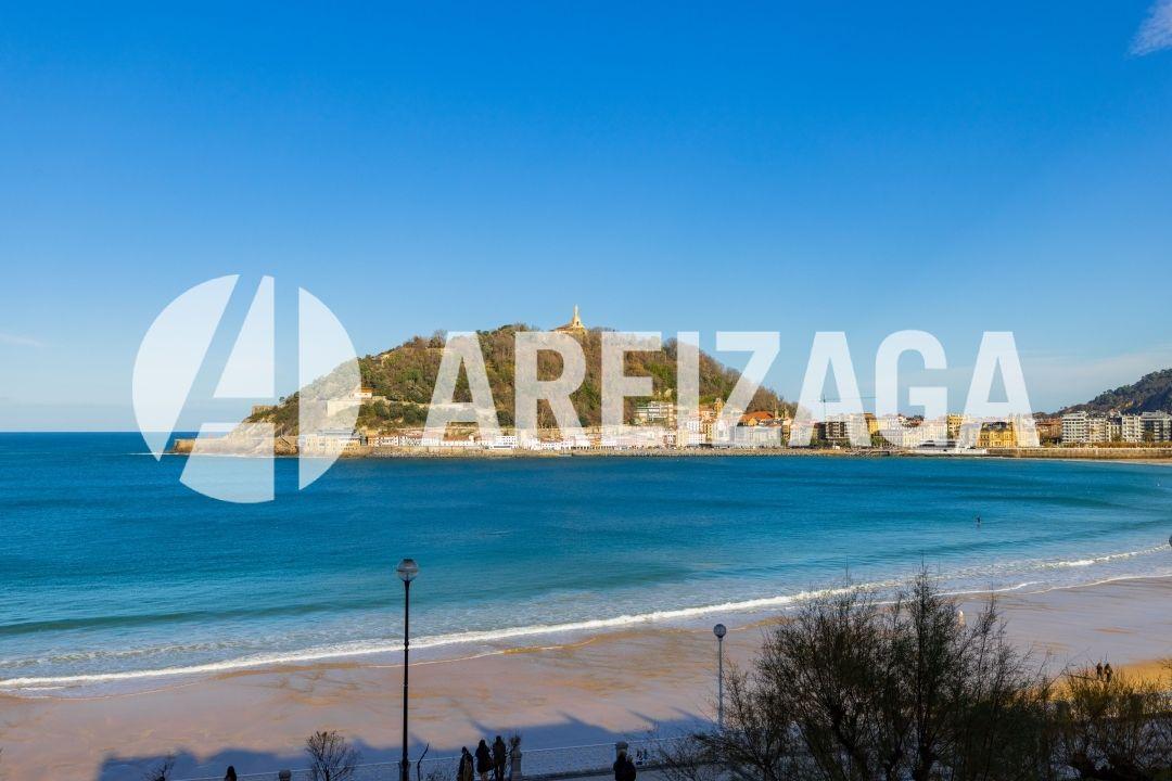 Flat for Sale in San Sebastián
