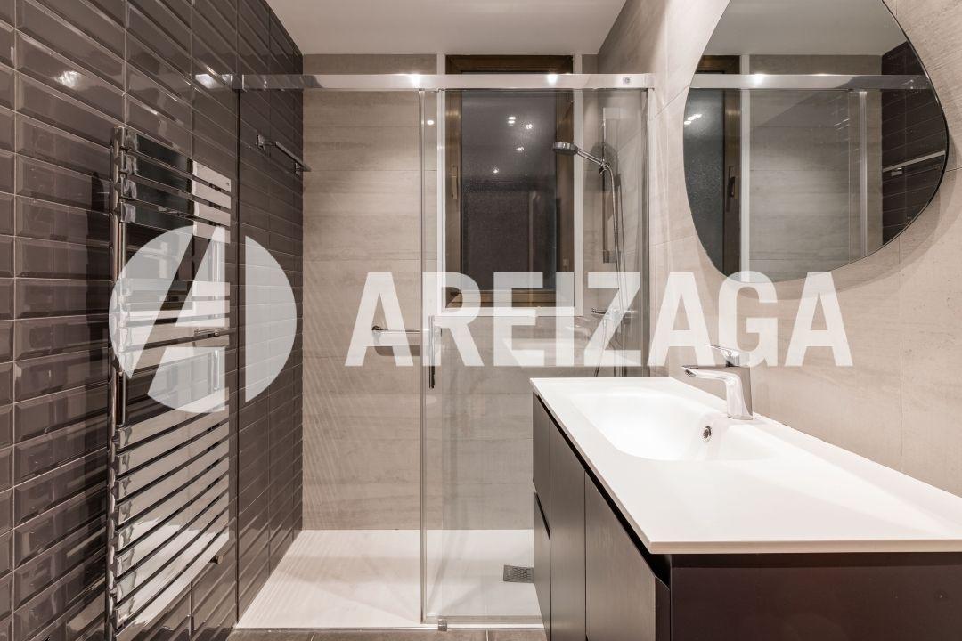 Flat for Sale in San Sebastián