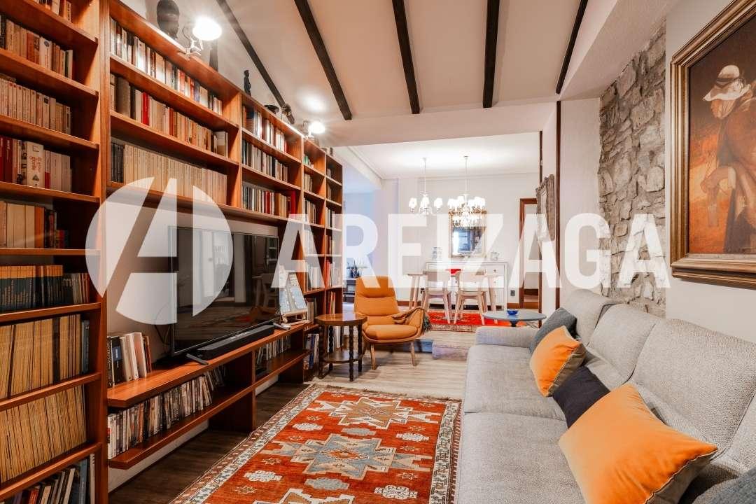Flat for Sale in San Sebastián