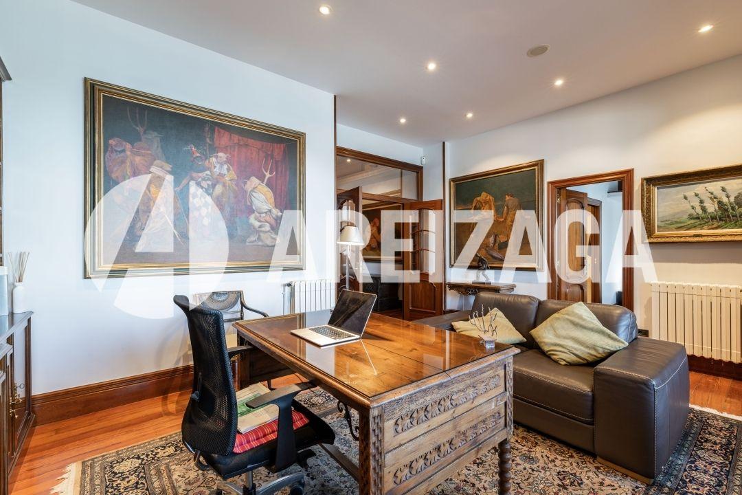 Flat for Sale in San Sebastián