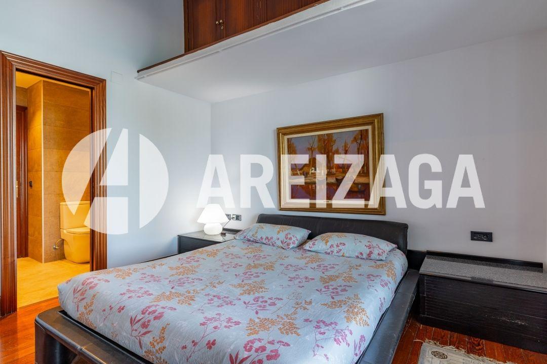 Flat for Sale in San Sebastián