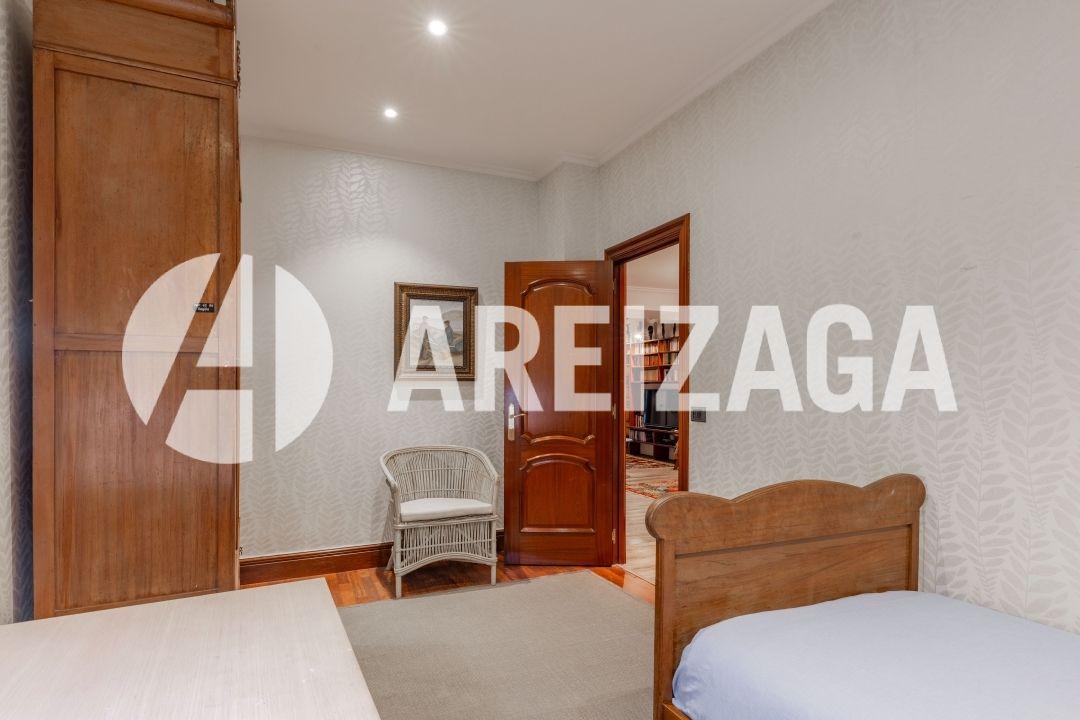 Flat for Sale in San Sebastián
