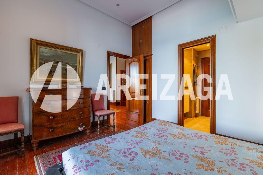 Flat for Sale in San Sebastián