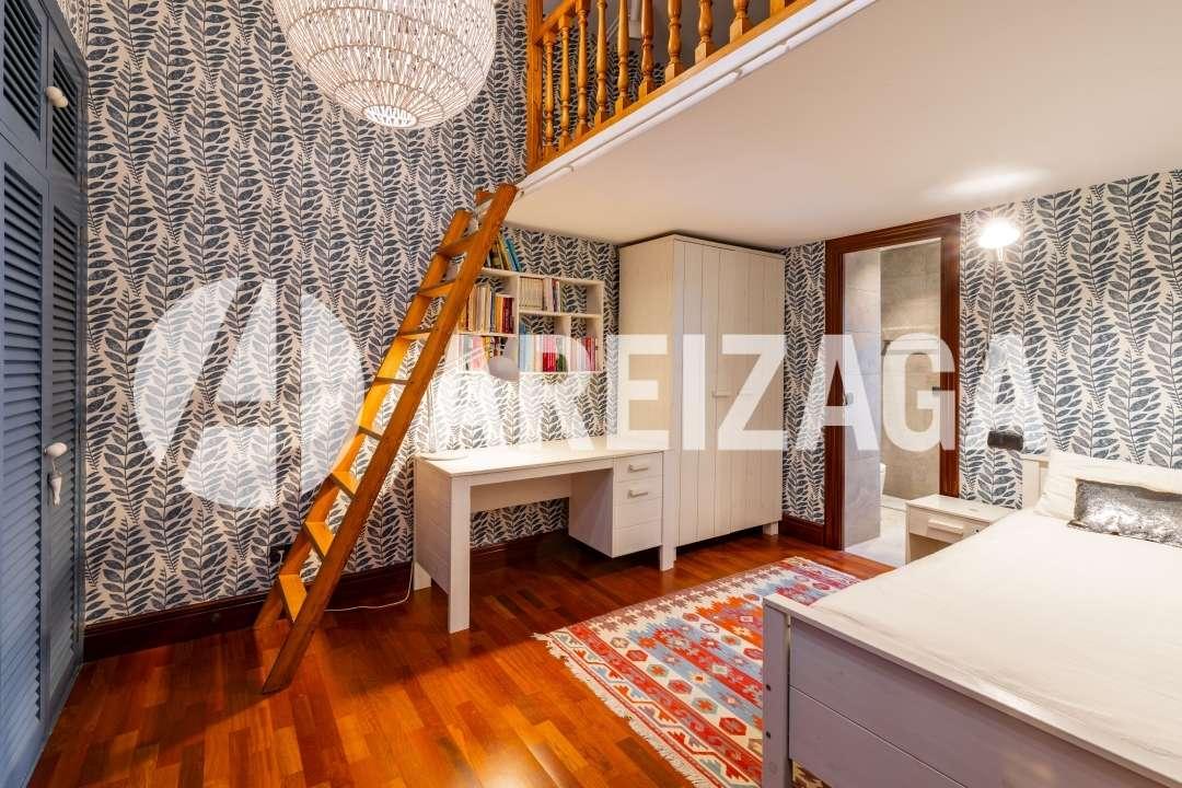 Flat for Sale in San Sebastián