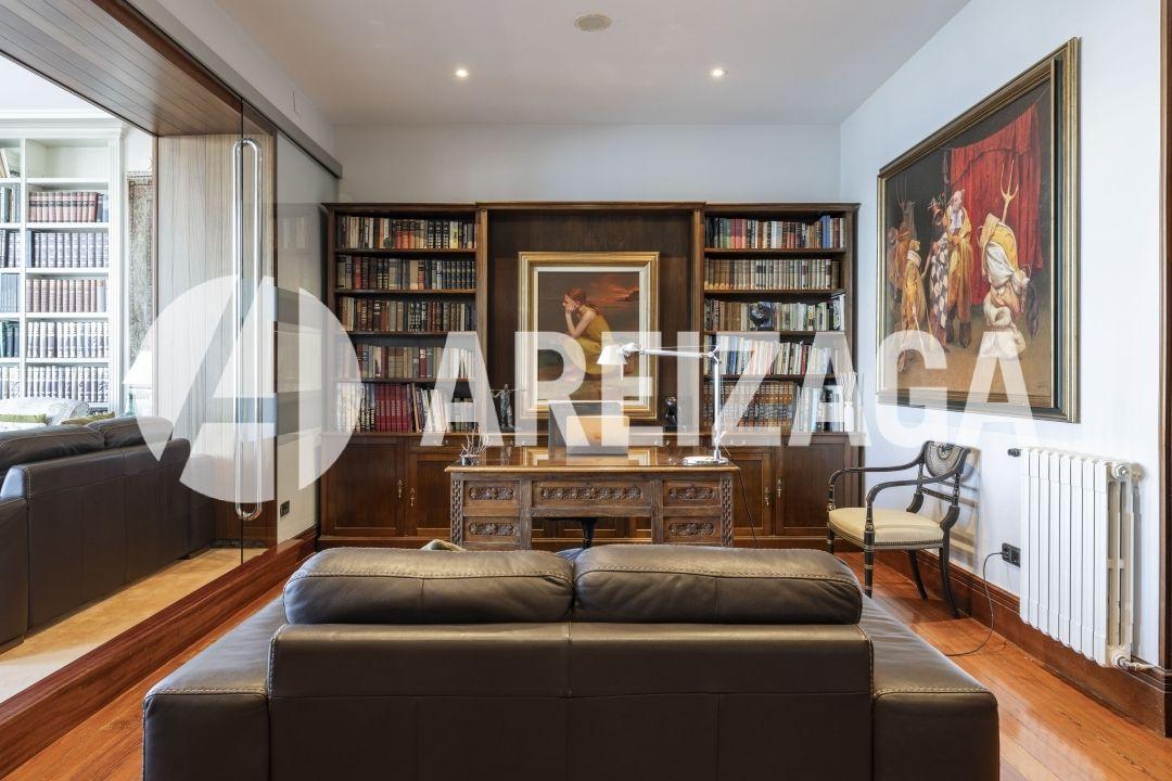 Flat for Sale in San Sebastián