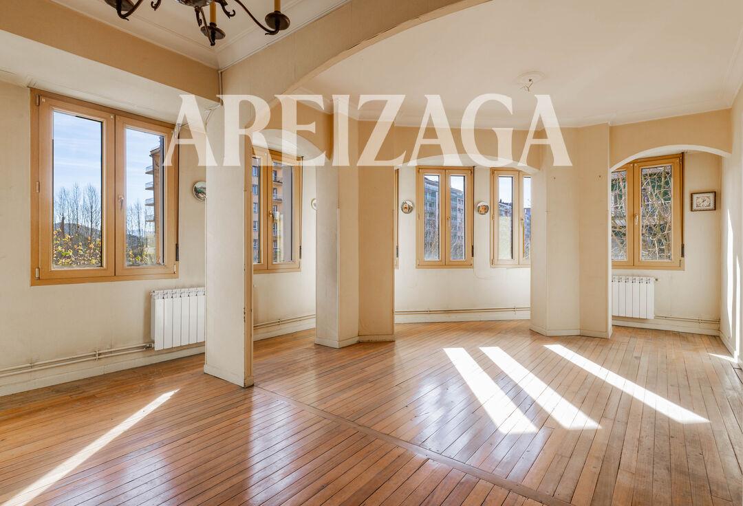 Flat for Sale in San Sebastián