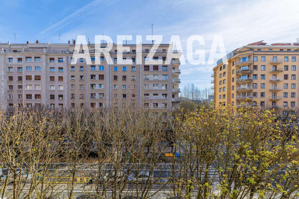 Flat for Sale in San Sebastián