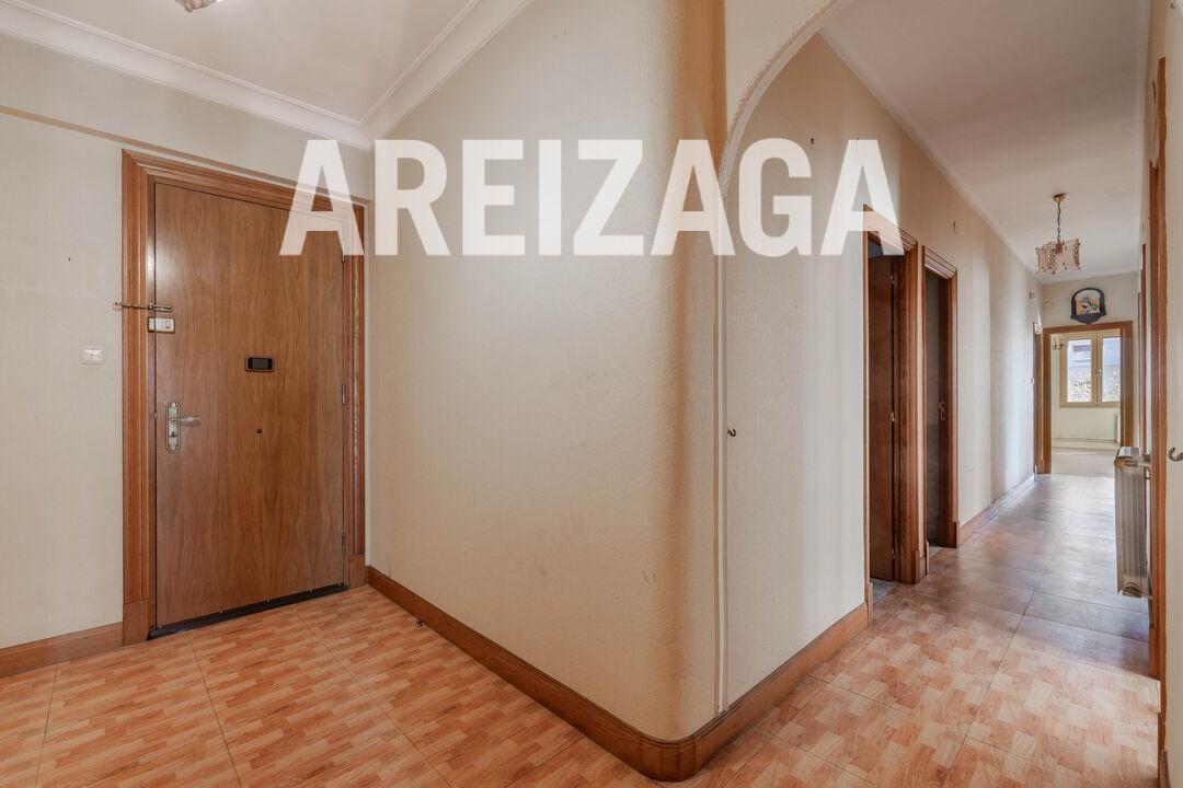 Flat for Sale in San Sebastián
