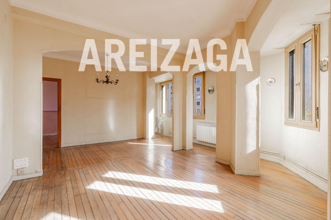 Flat for Sale in San Sebastián