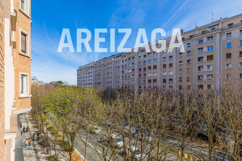 Flat for Sale in San Sebastián