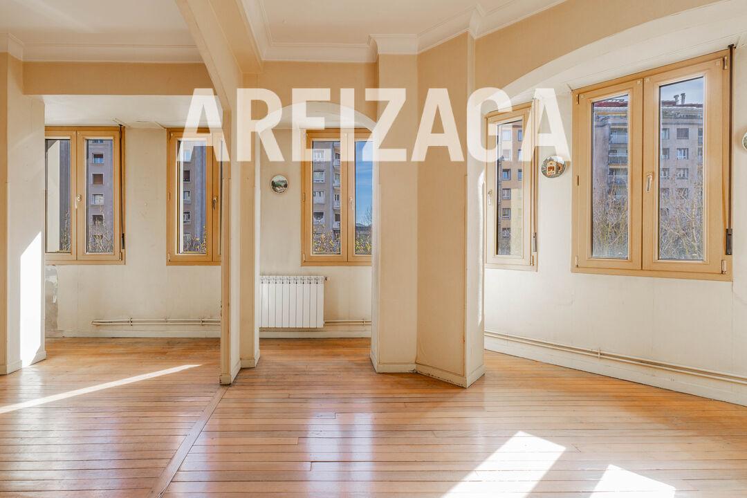 Flat for Sale in San Sebastián