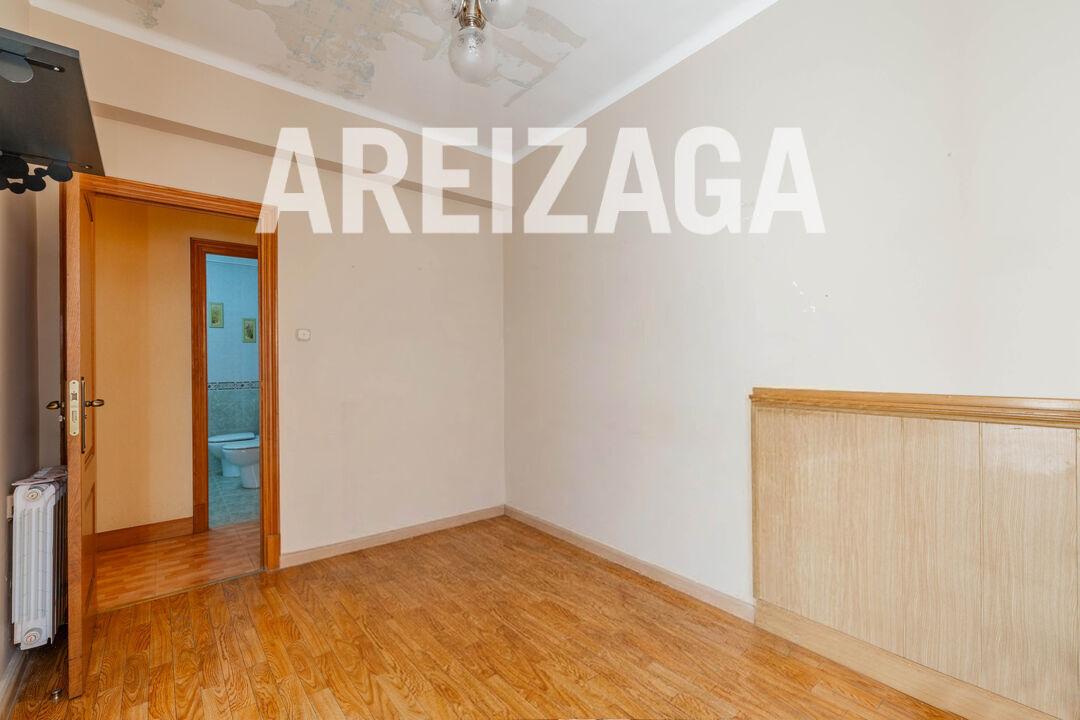 Flat for Sale in San Sebastián