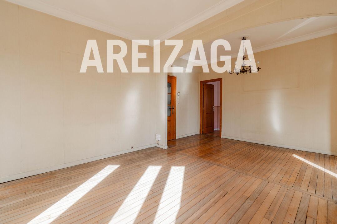 Flat for Sale in San Sebastián