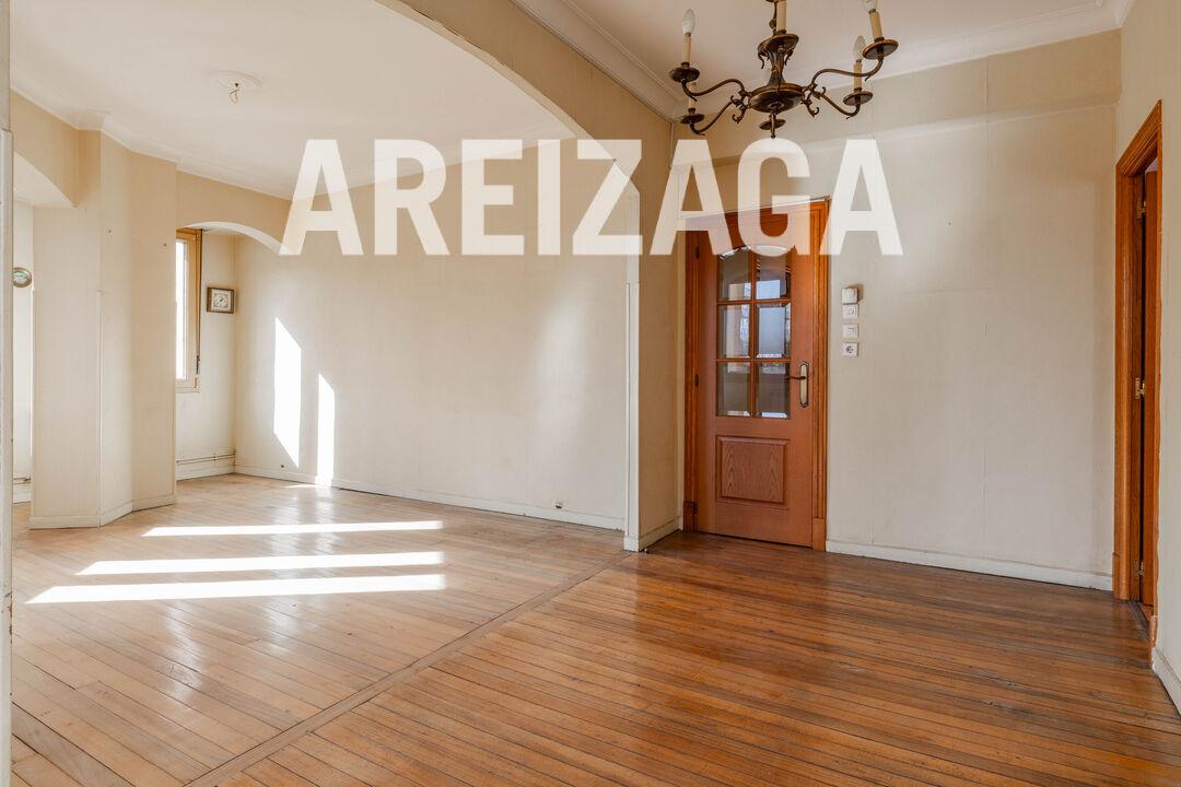 Flat for Sale in San Sebastián