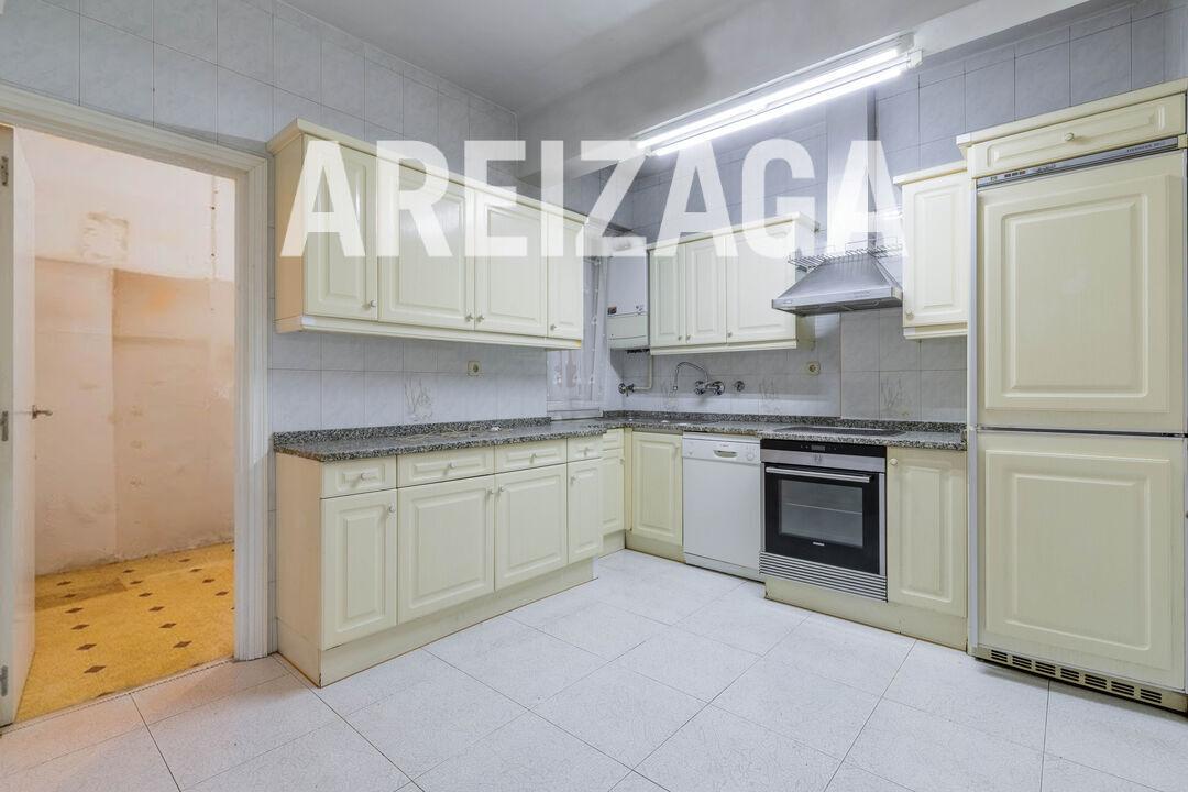 Flat for Sale in San Sebastián