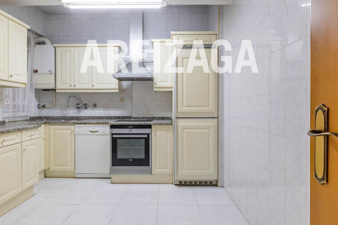 Flat for Sale in San Sebastián
