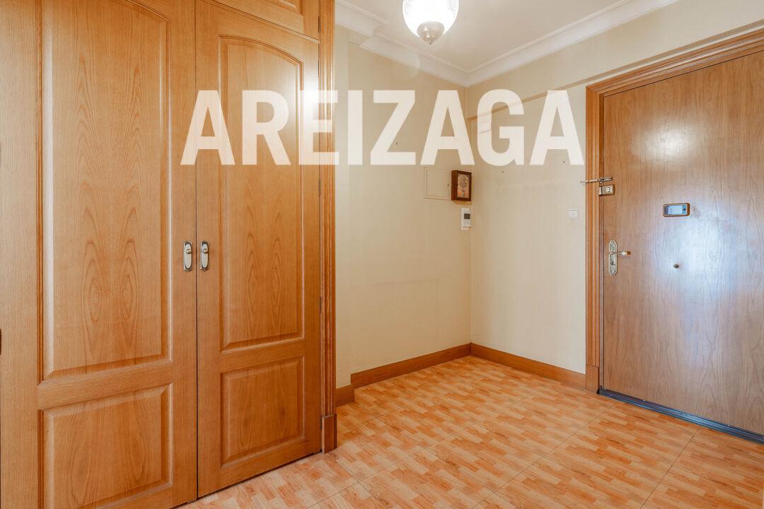 Flat for Sale in San Sebastián