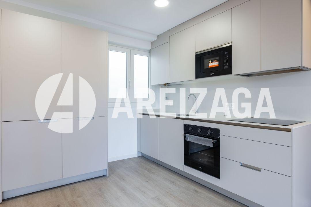Flat for Sale in San Sebastián