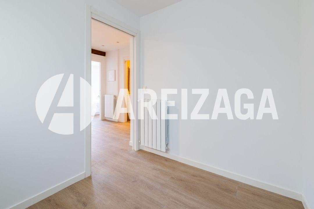 Flat for Sale in San Sebastián
