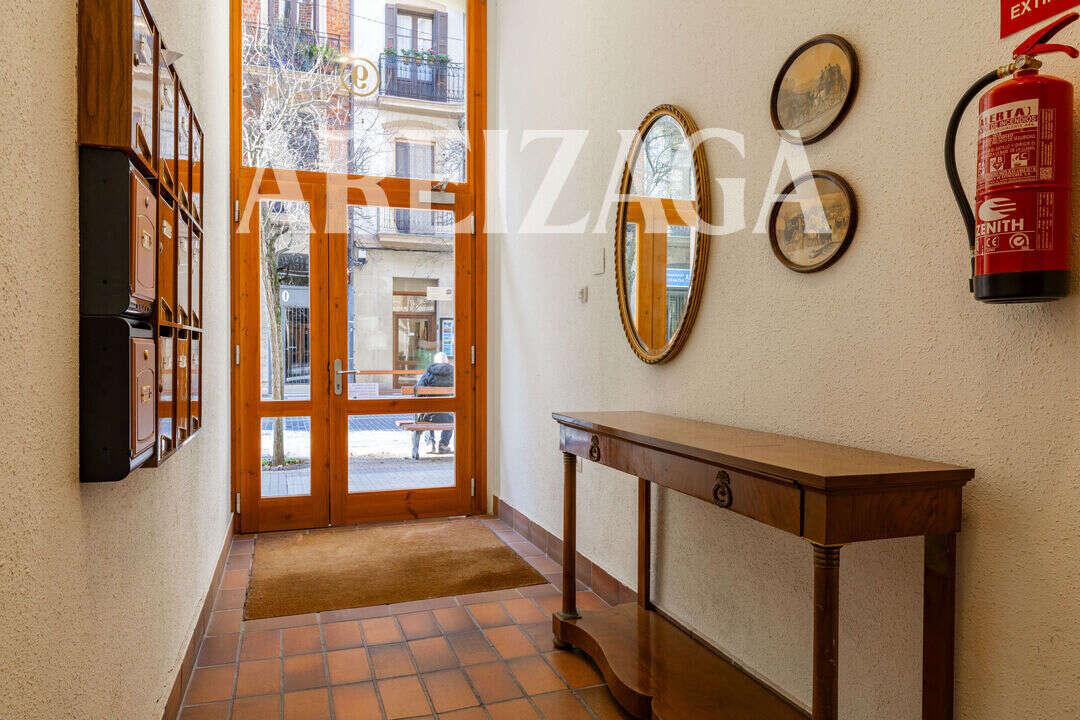 Flat for Sale in San Sebastián
