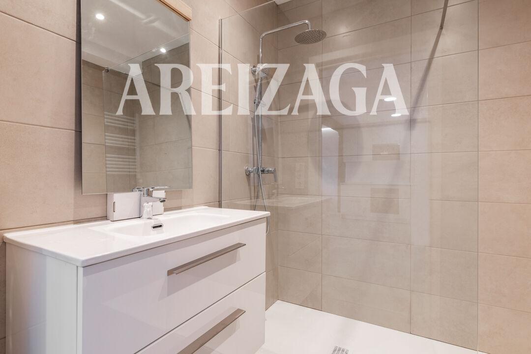 Flat for Sale in San Sebastián