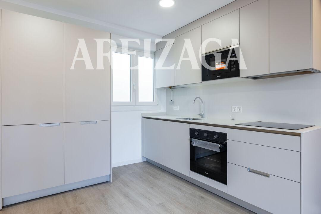 Flat for Sale in San Sebastián