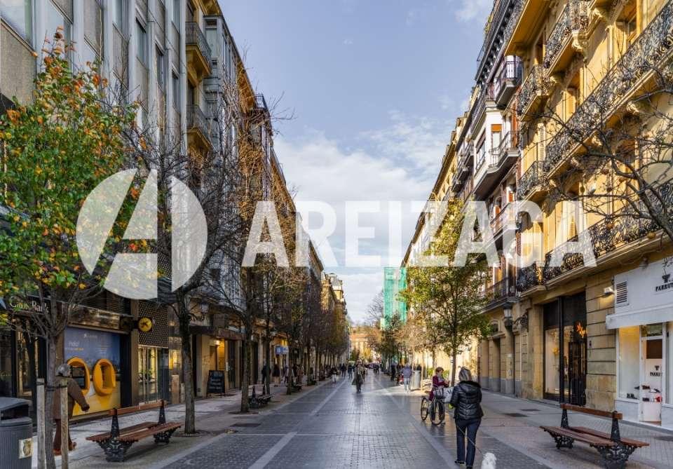 Flat for Sale in San Sebastián