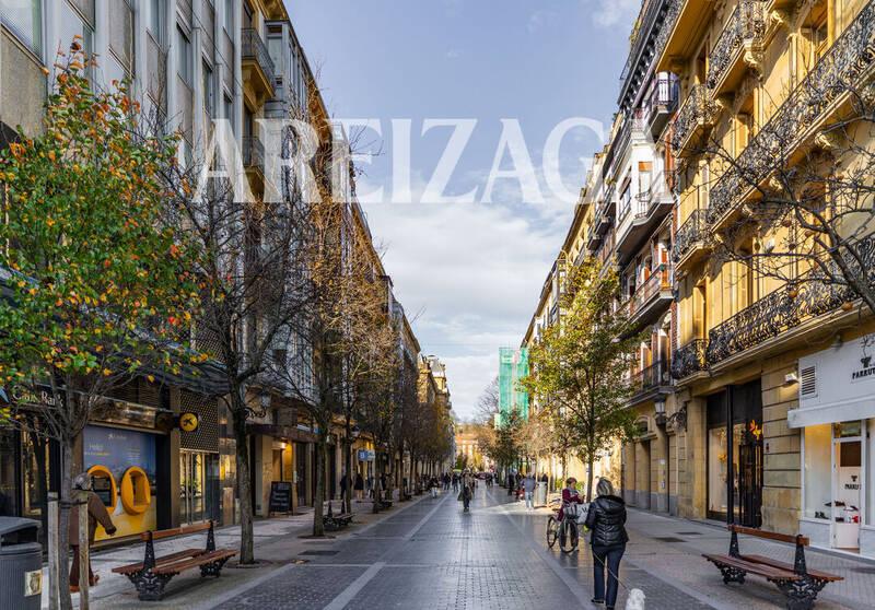Flat for Sale in San Sebastián