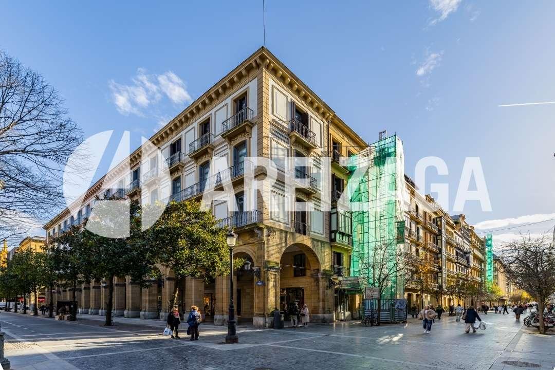 Flat for Sale in San Sebastián