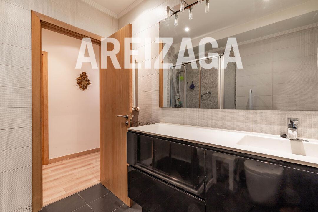 Flat for Sale in San Sebastián