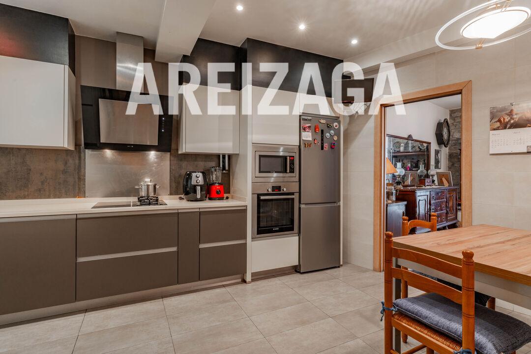 Flat for Sale in San Sebastián