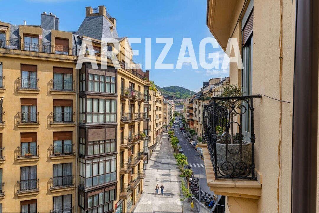 Flat for Sale in San Sebastián