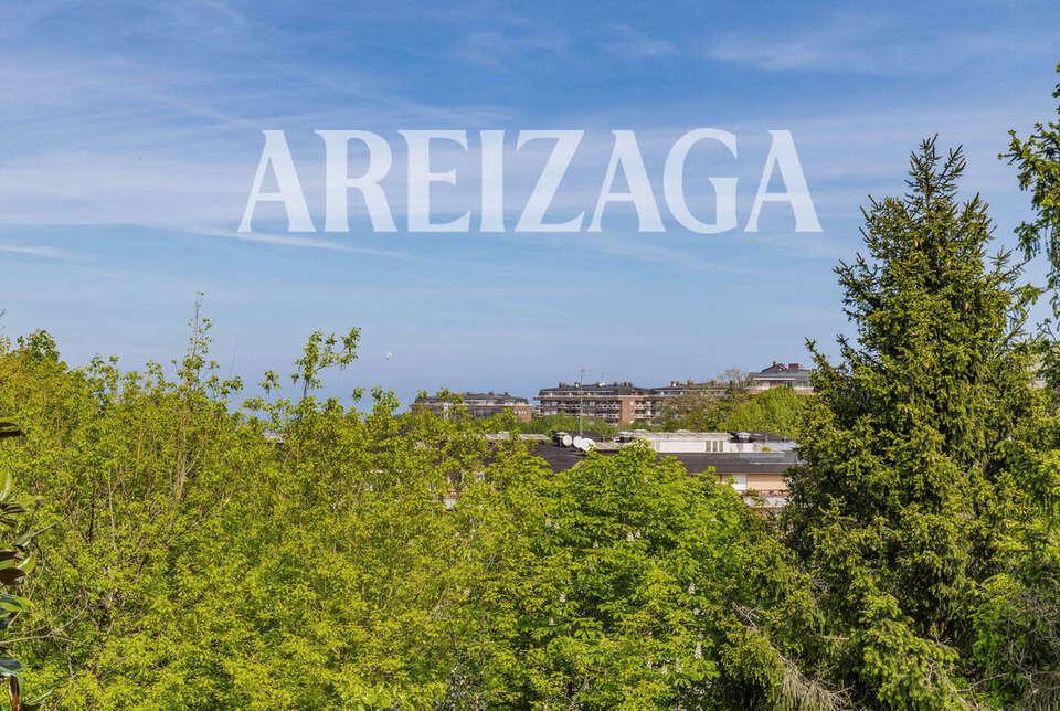 Flat for Sale in San Sebastián