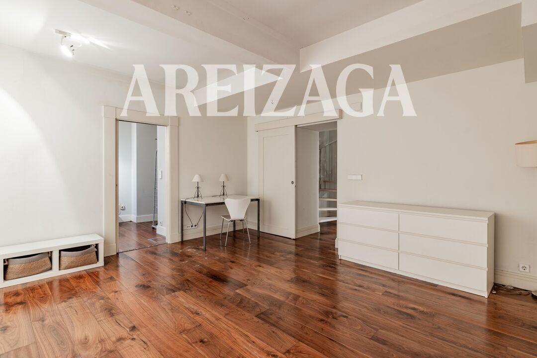 Flat for Sale in San Sebastián
