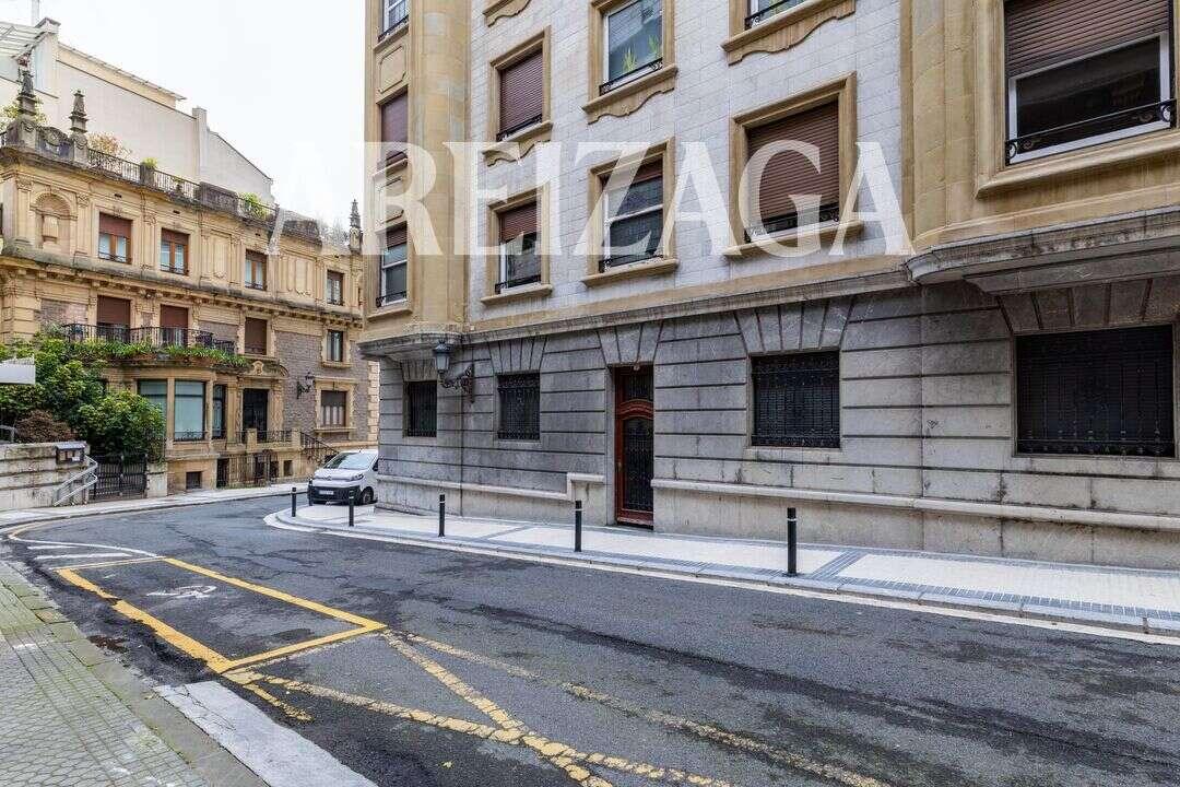 Flat for Sale in San Sebastián
