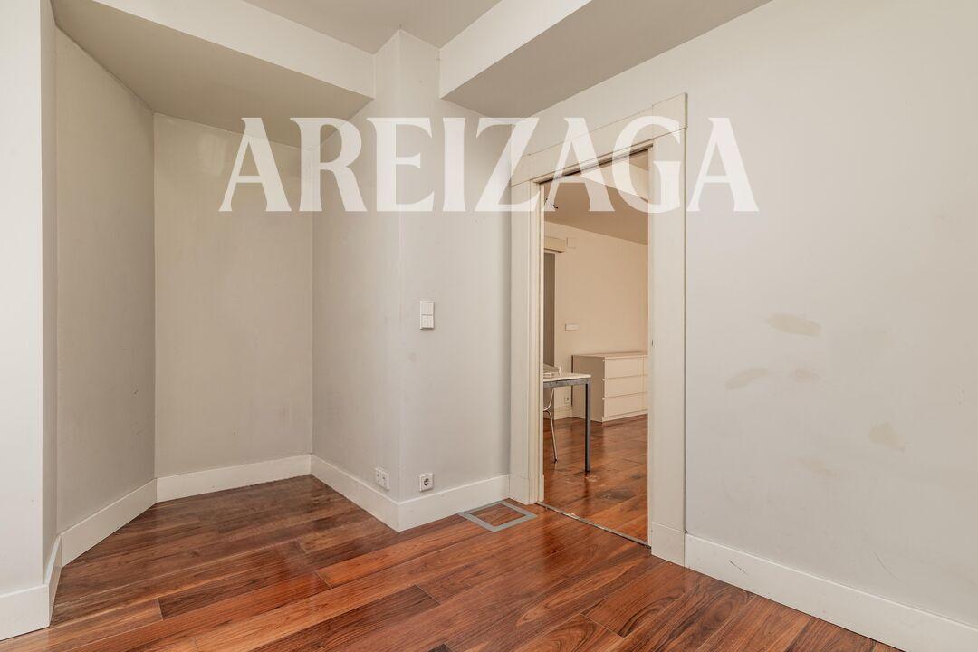 Flat for Sale in San Sebastián