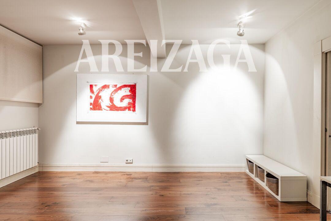 Flat for Sale in San Sebastián