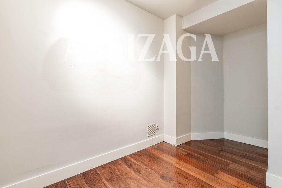 Flat for Sale in San Sebastián