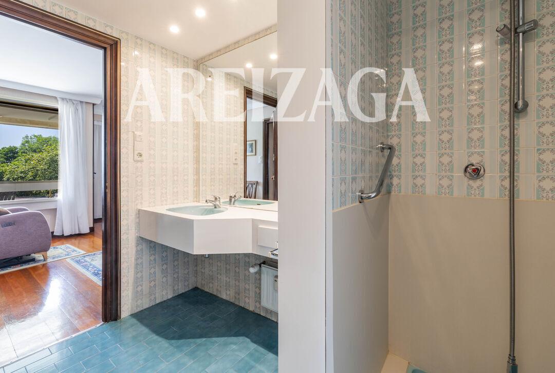 Flat for Sale in San Sebastián