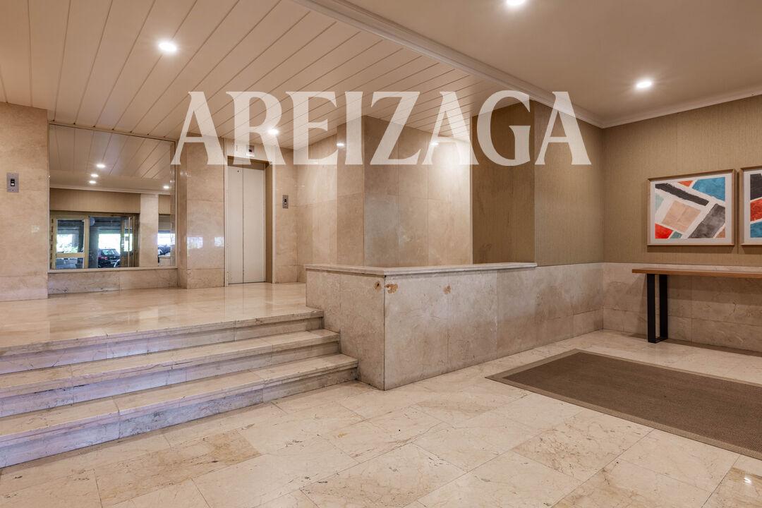 Flat for Sale in San Sebastián