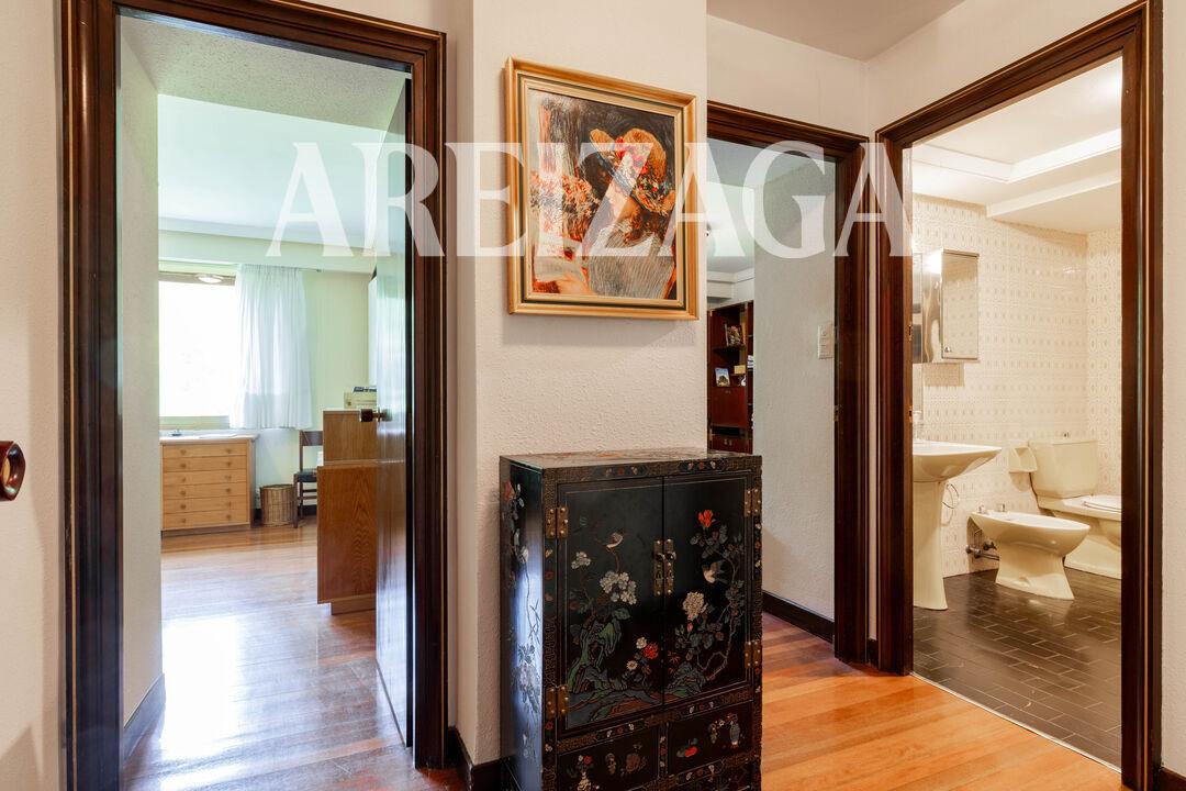 Flat for Sale in San Sebastián
