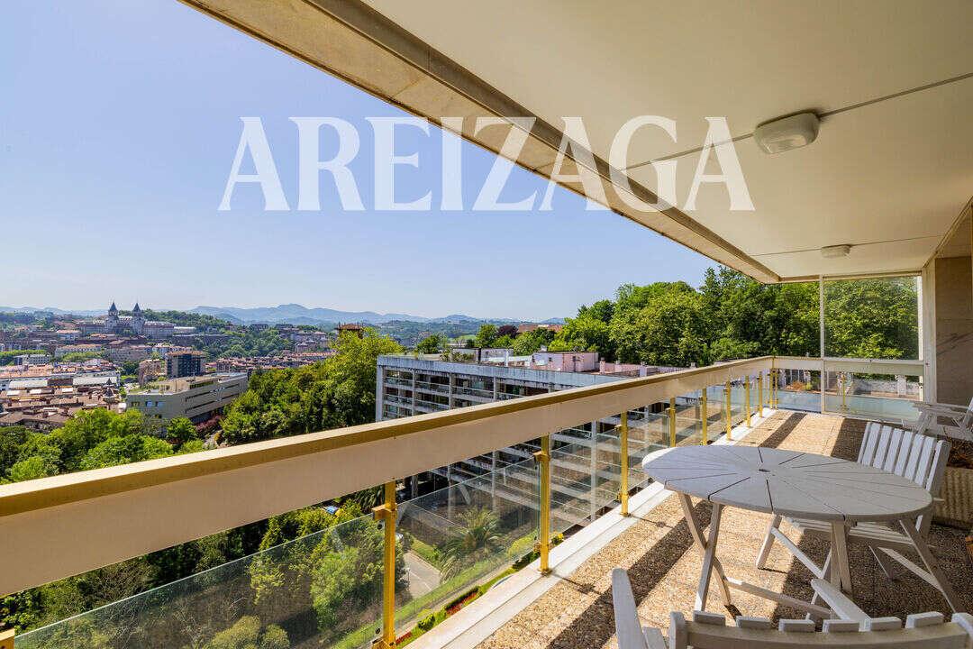 Flat for Sale in San Sebastián